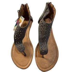Women's Size 9 NWT Ankle zipper Slip On Sandals Flats Thong. Gray